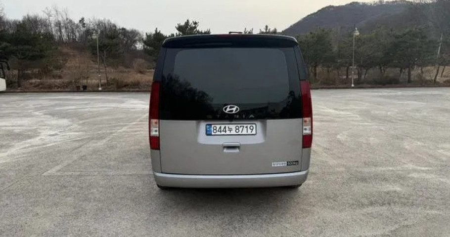 Hyundai Staria 