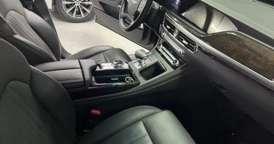 Genesis G90 