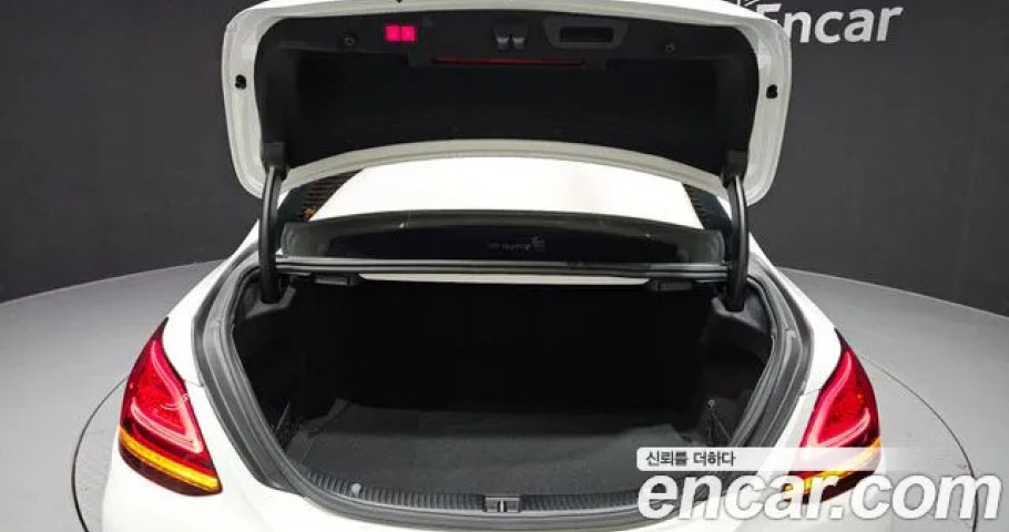 Mercedes-Benz C-Class 