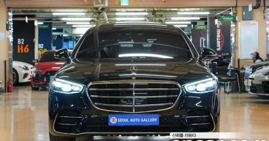 Mercedes-Benz S-Class 