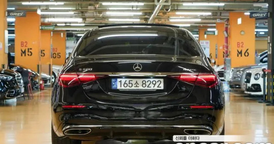 Mercedes-Benz S-Class 