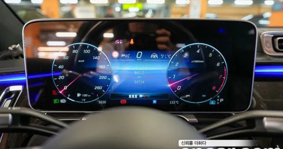 Mercedes-Benz S-Class 