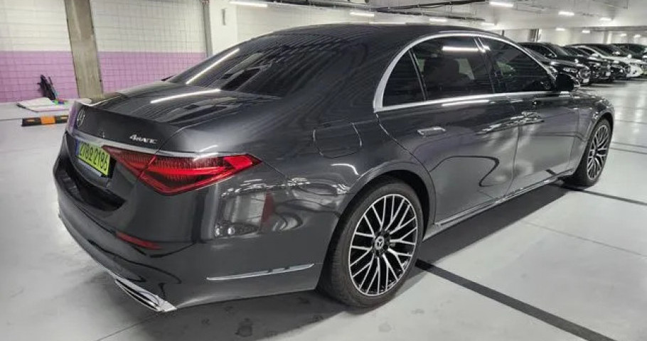 Mercedes-Benz S-Class 