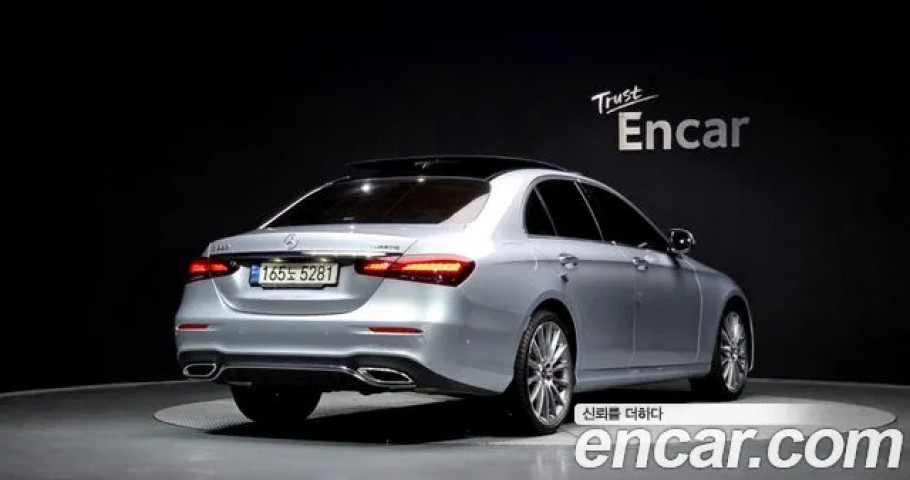 Mercedes-Benz E-Class 