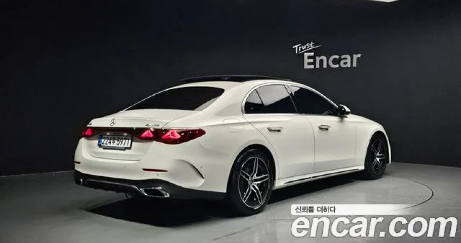 Mercedes-Benz E-Class 