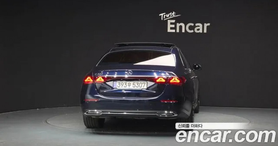 Mercedes-Benz E-Class 