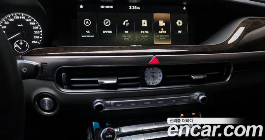 Genesis G90 