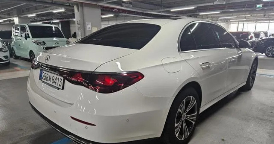 Mercedes-Benz E-Class 