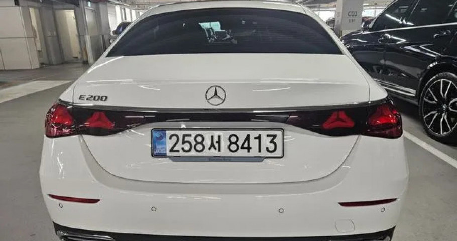 Mercedes-Benz E-Class 