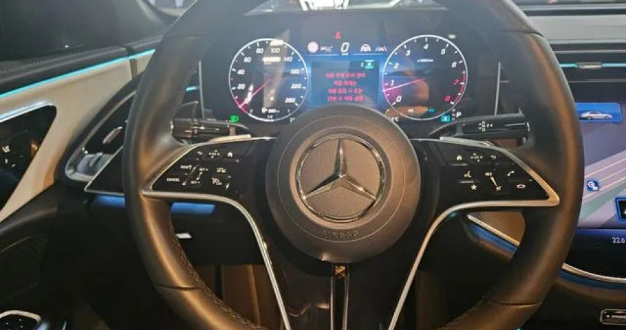 Mercedes-Benz E-Class 