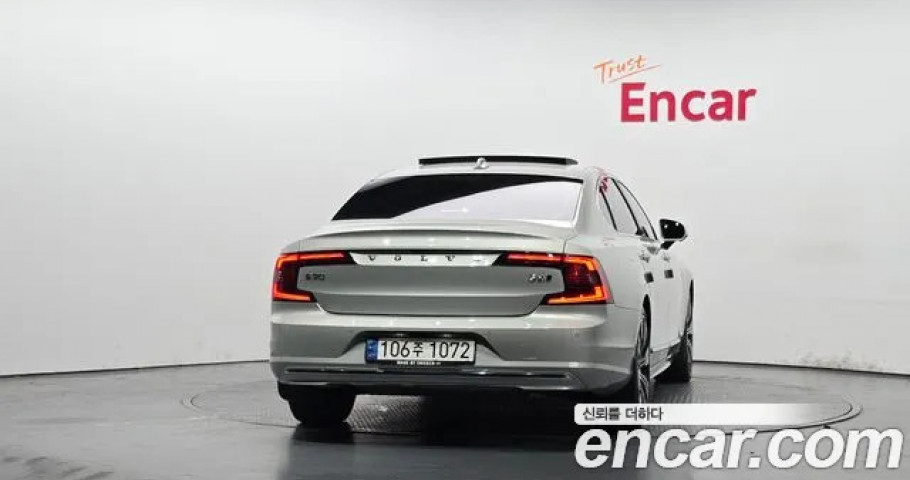 Volvo S90 