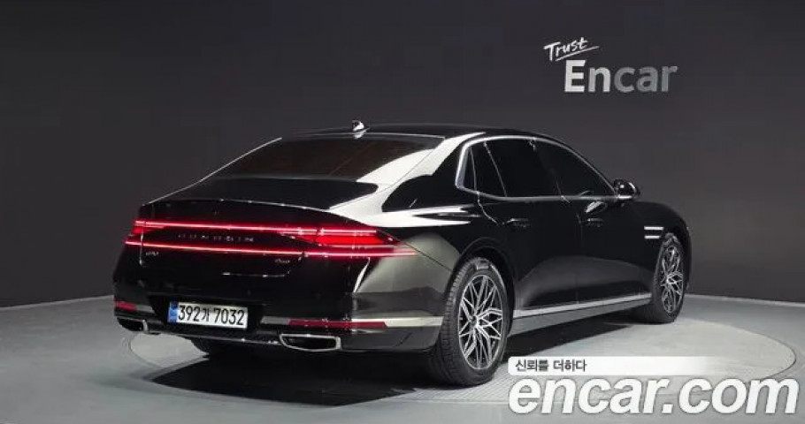 Genesis G90 