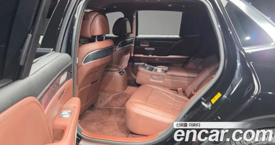 Genesis G90 