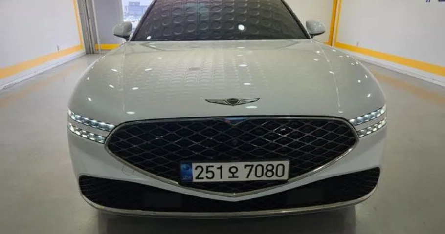 Genesis G90 