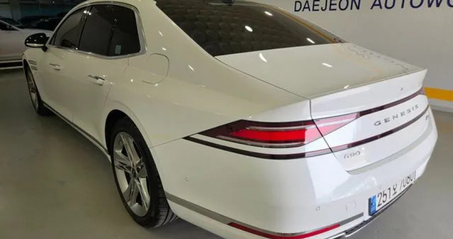 Genesis G90 