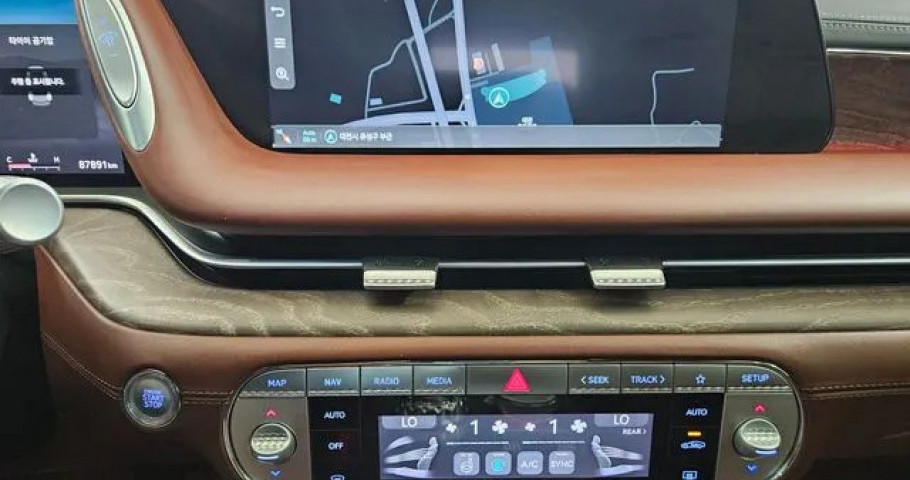 Genesis G90 