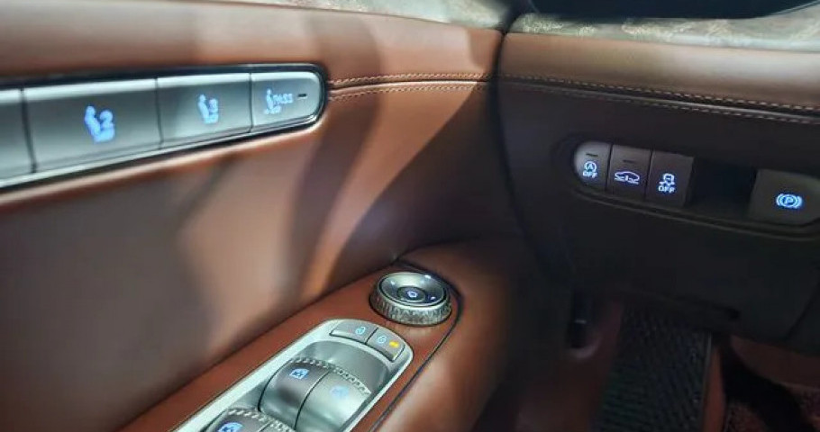 Genesis G90 