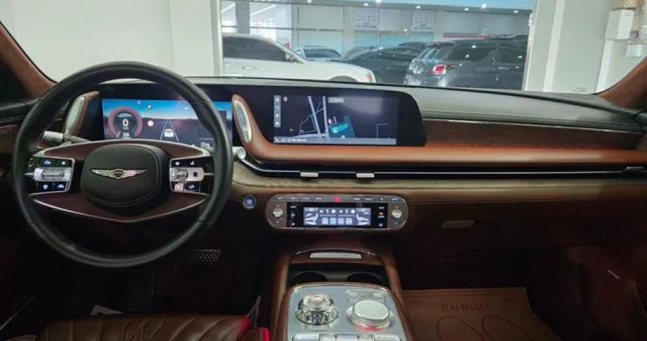 Genesis G90 