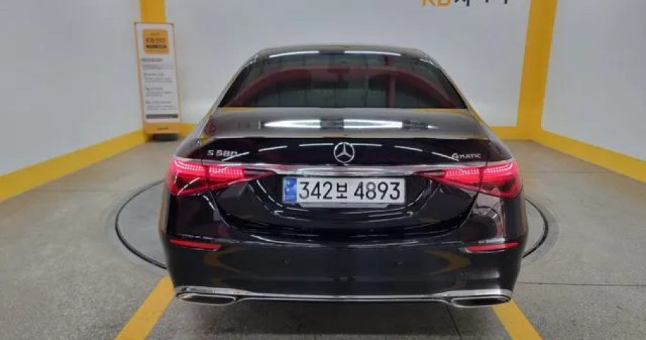 Mercedes-Benz S-Class 