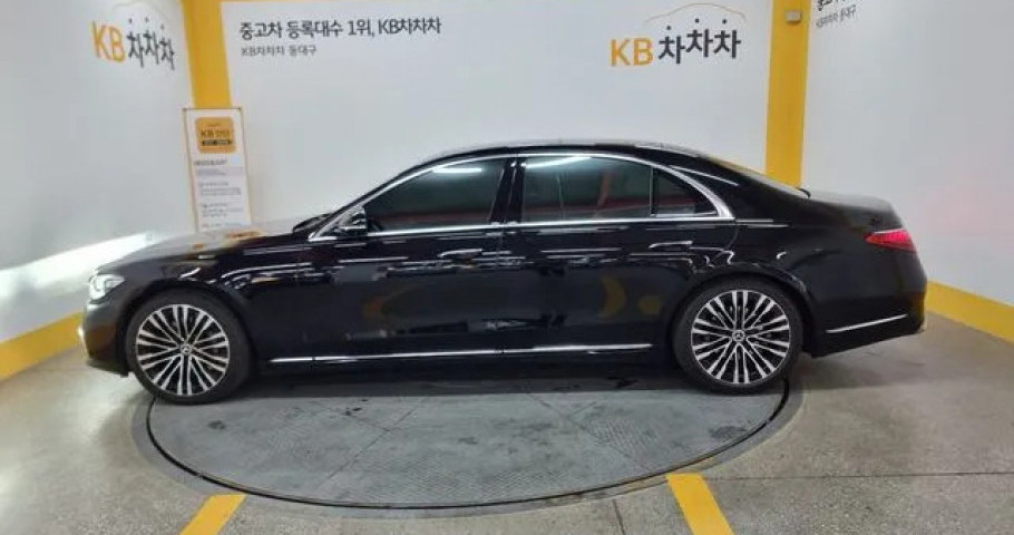Mercedes-Benz S-Class 