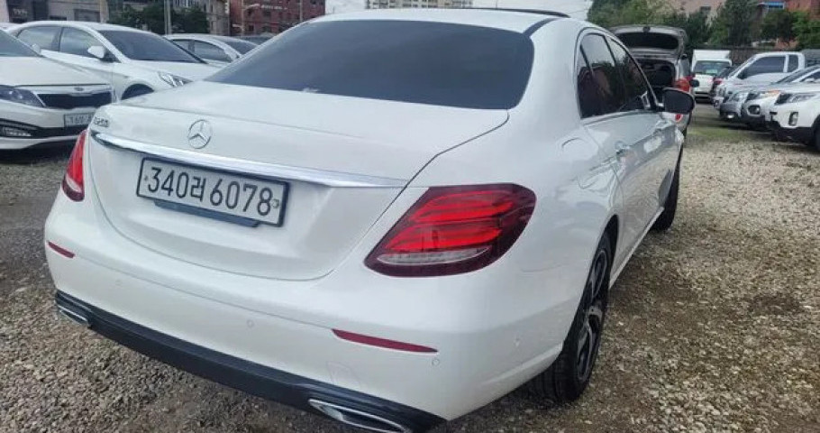 Mercedes-Benz E-Class 