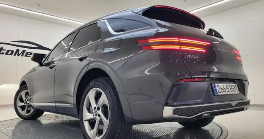 Genesis Gv70 
