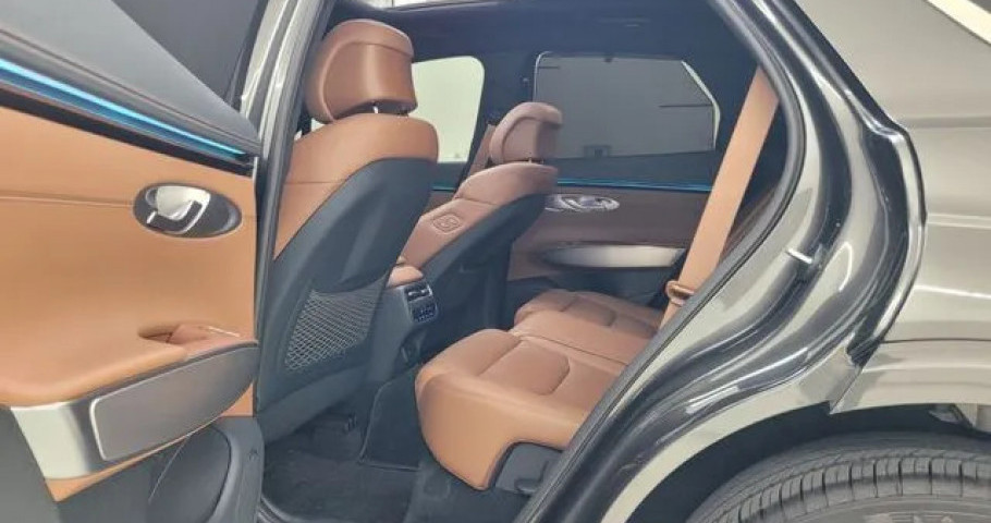 Genesis Gv70 