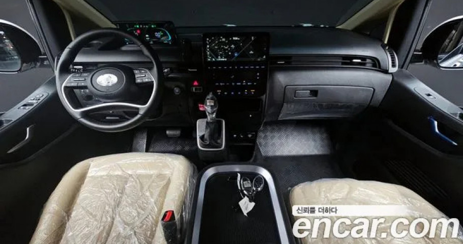 Hyundai Staria 