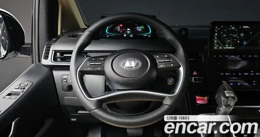 Hyundai Staria 
