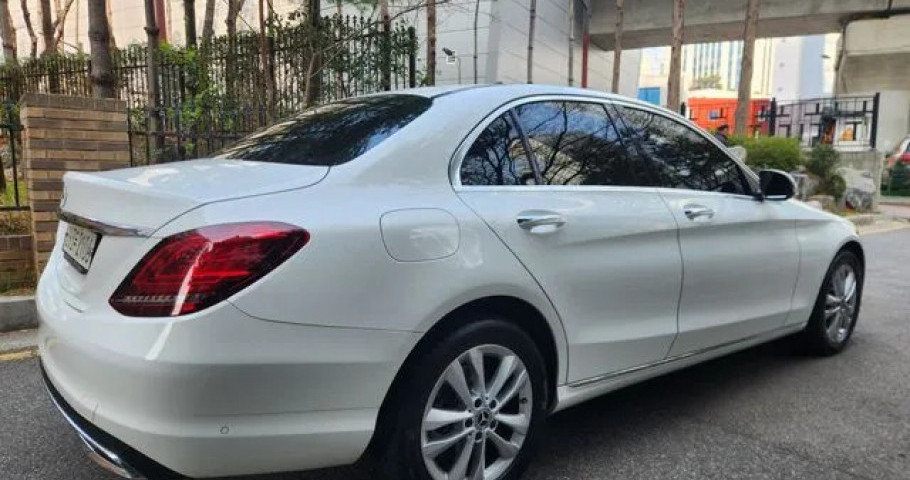 Mercedes-Benz C-Class 