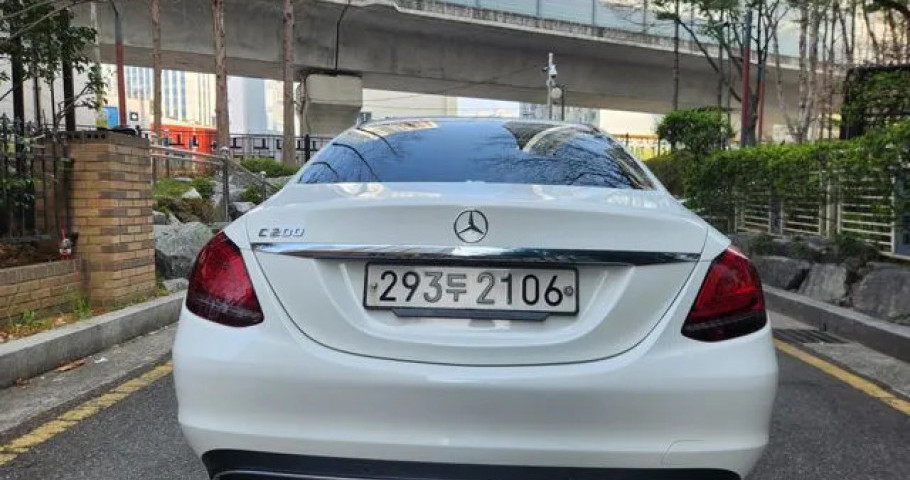 Mercedes-Benz C-Class 