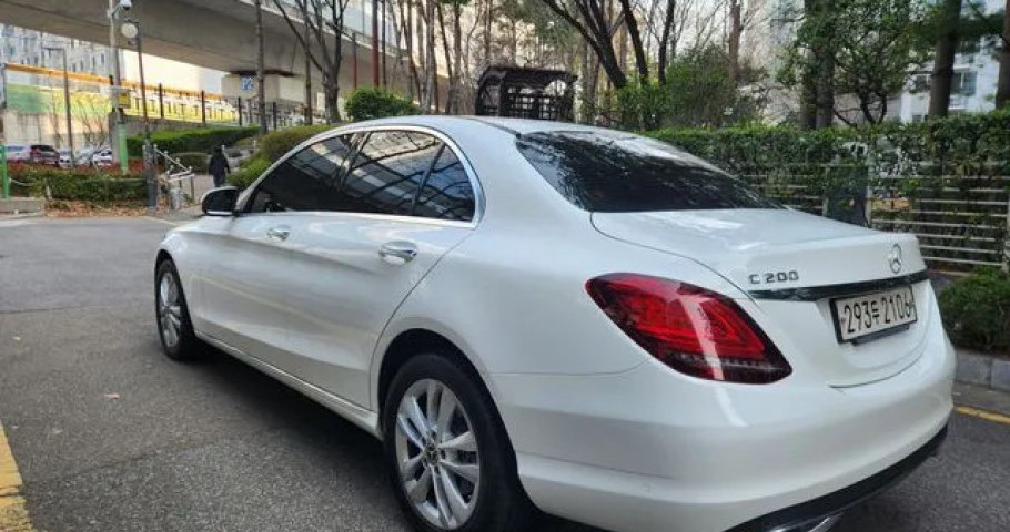 Mercedes-Benz C-Class 