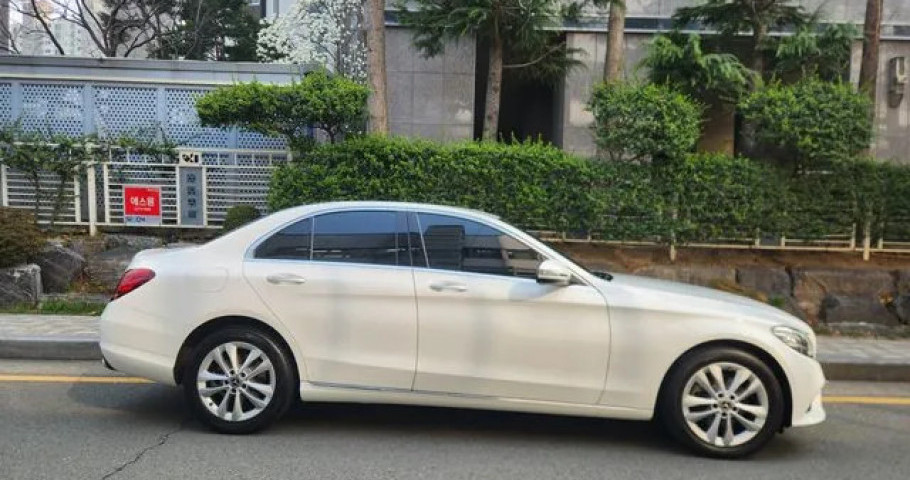 Mercedes-Benz C-Class 