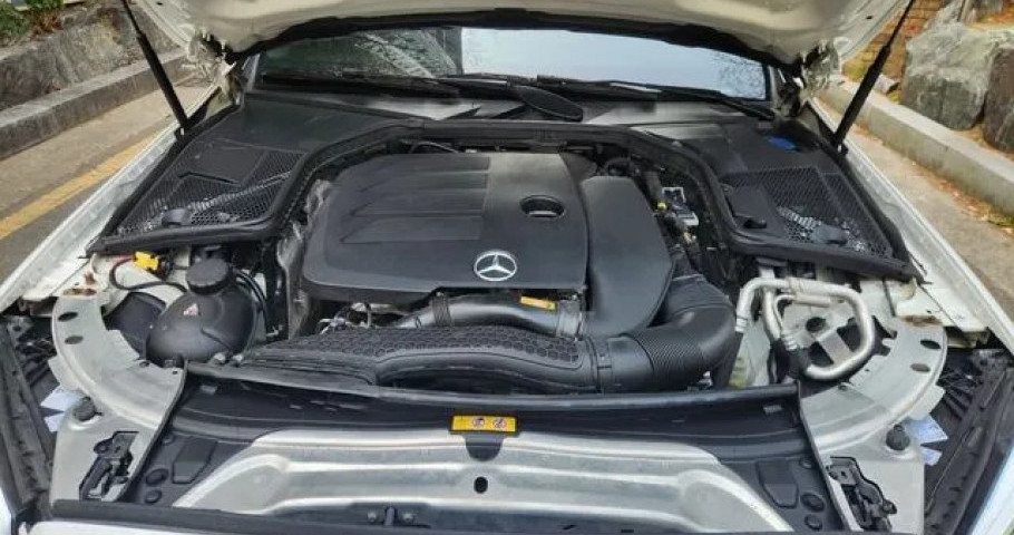 Mercedes-Benz C-Class 