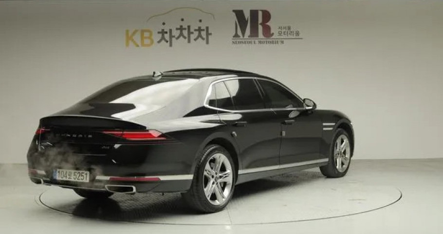 Genesis G90 