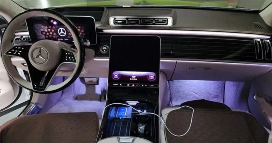 Mercedes-Benz S-Class 