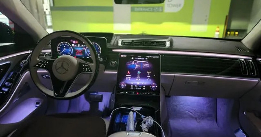 Mercedes-Benz S-Class 