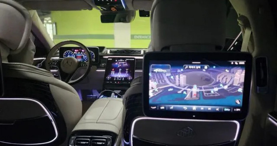 Mercedes-Benz S-Class 