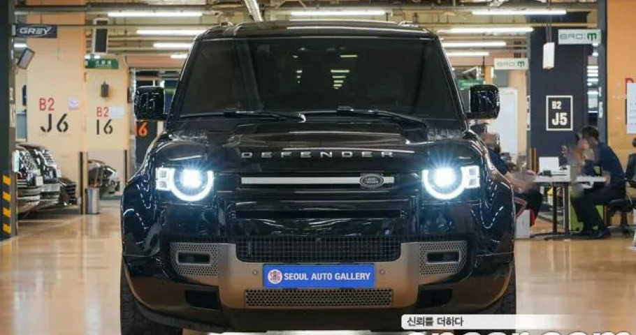 Land Rover Defender 