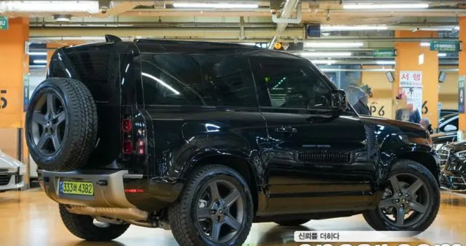 Land Rover Defender 