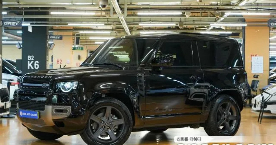 Land Rover Defender 