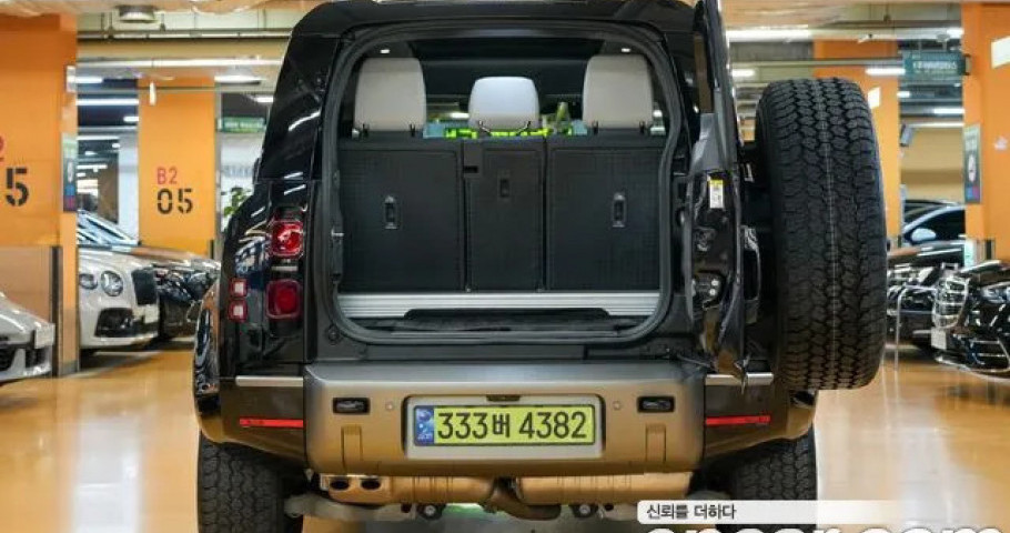 Land Rover Defender 