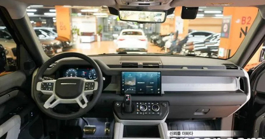 Land Rover Defender 