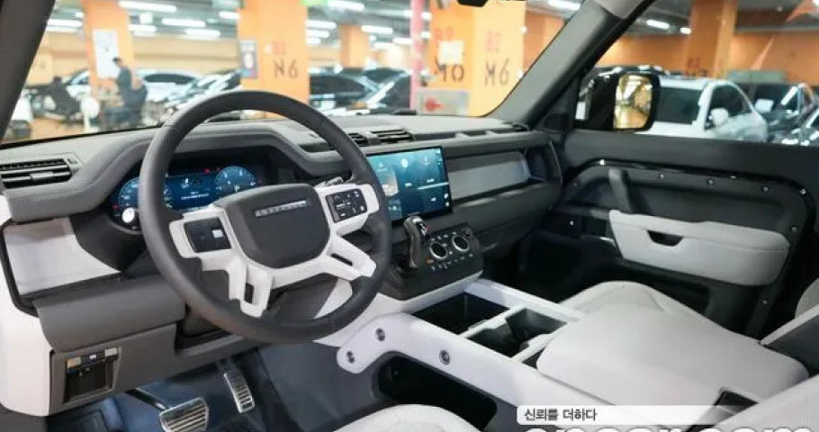 Land Rover Defender 