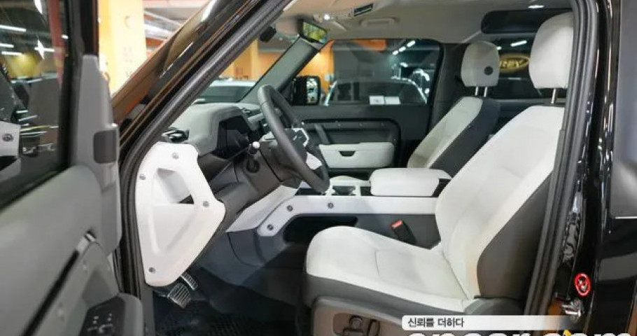 Land Rover Defender 