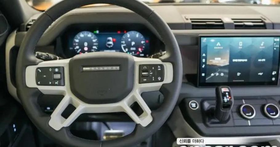 Land Rover Defender 