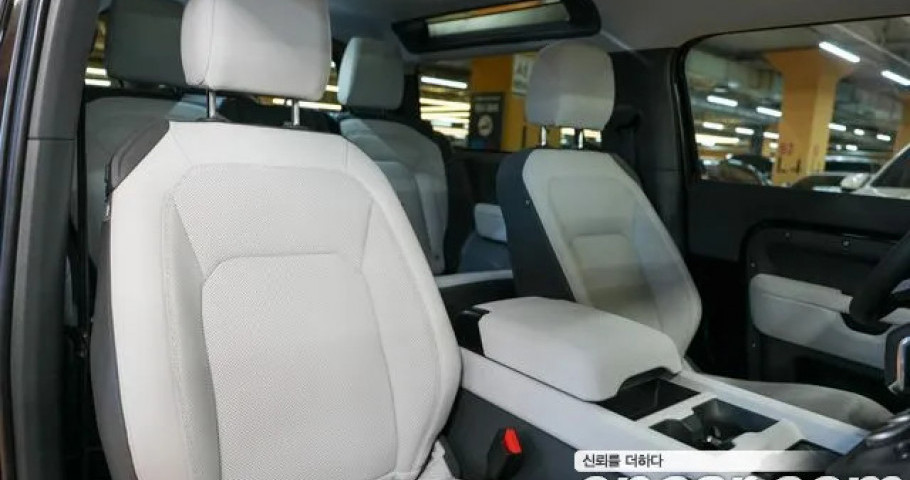 Land Rover Defender 