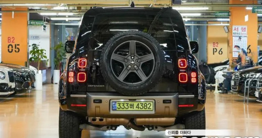 Land Rover Defender 