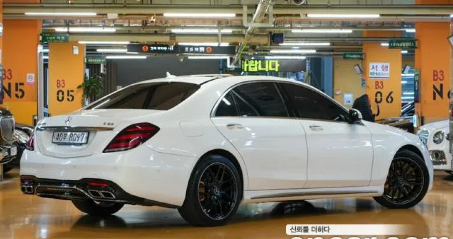 Mercedes-Benz S-Class 