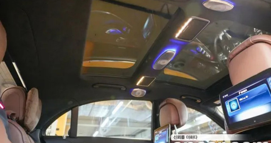 Mercedes-Benz S-Class 